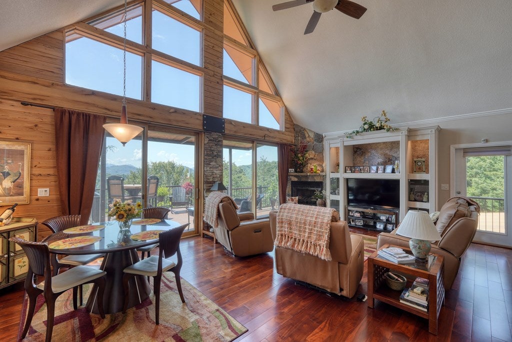 Hayesville, North Carolina, 28904, United States, 3 Bedrooms Bedrooms, ,4 BathroomsBathrooms,Residential,For Sale,1919513