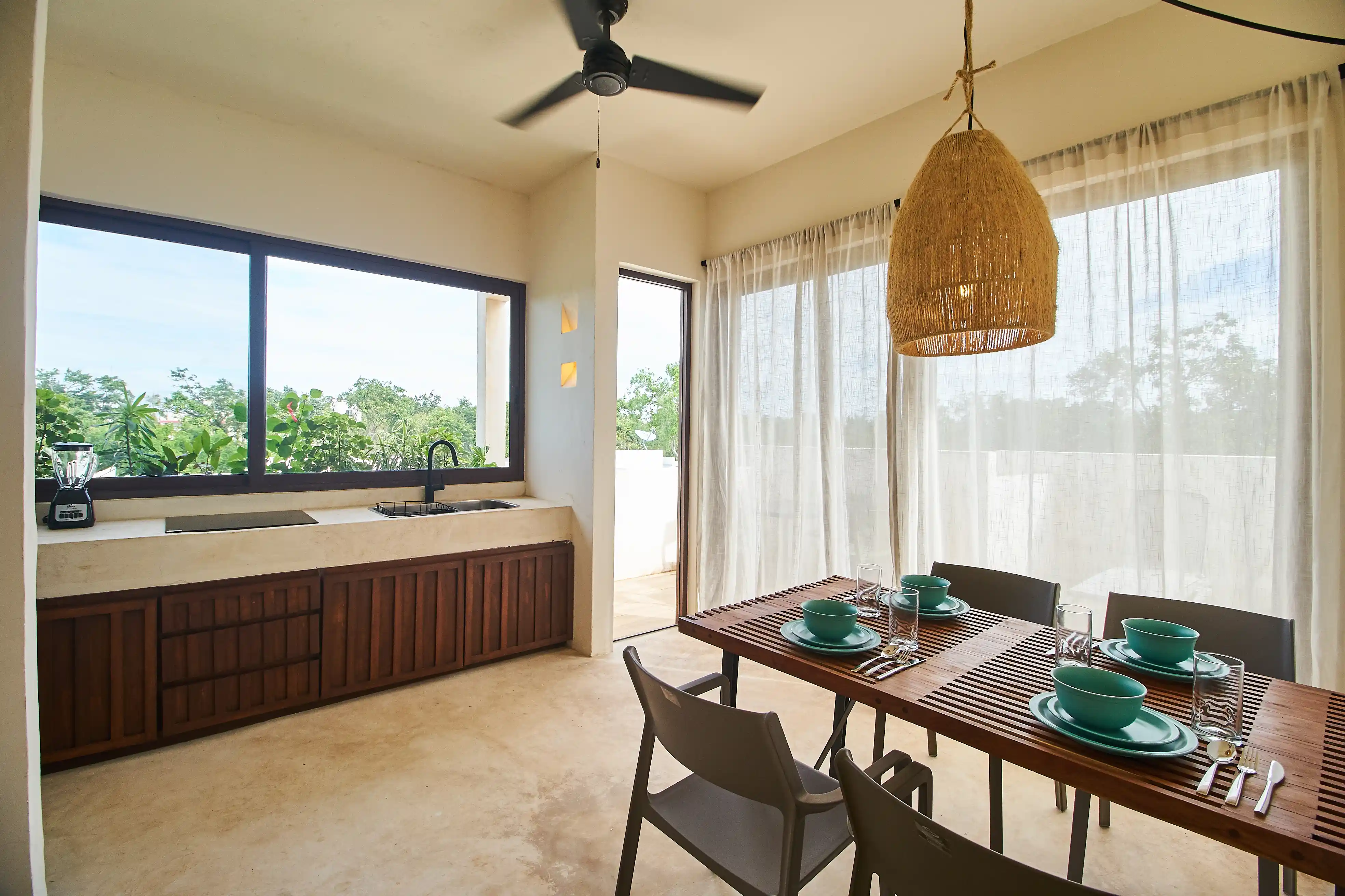  Turnkey Investment: 13-Unit Complex at Market Price - 物件實景