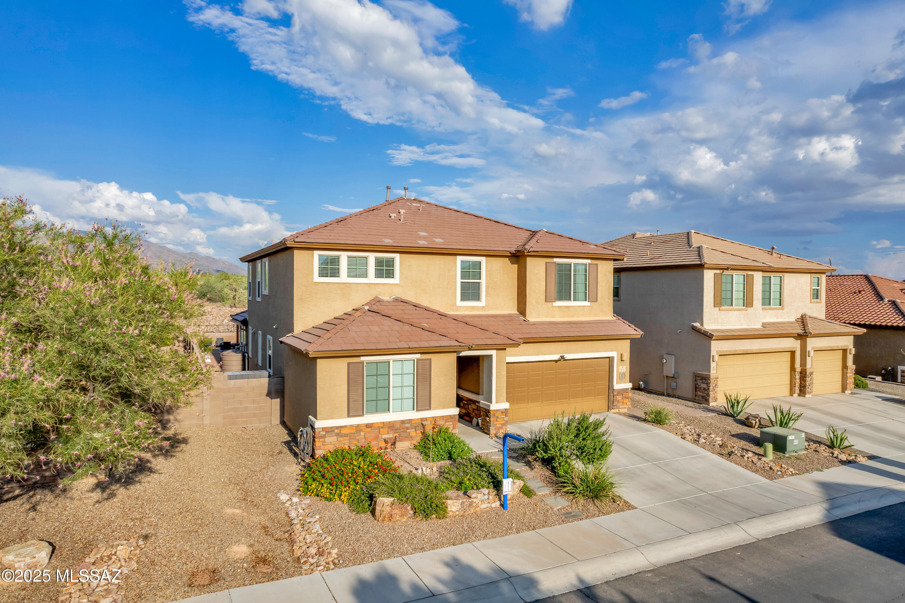Tucson, Arizona, 85741, United States, 4 Bedrooms Bedrooms, ,3 BathroomsBathrooms,Residential,For Sale,1933342