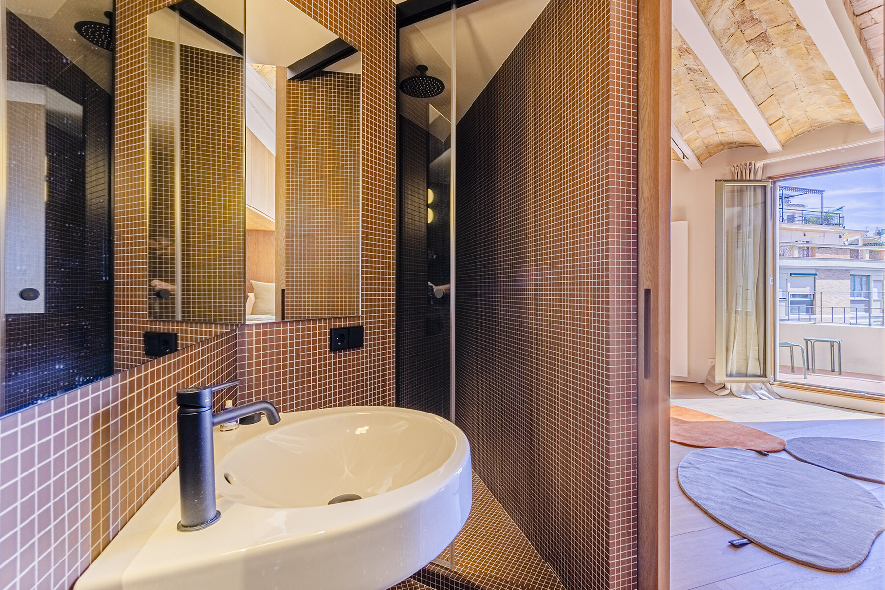  Renovated property with panoramic views and abundant natural light - 物件實景