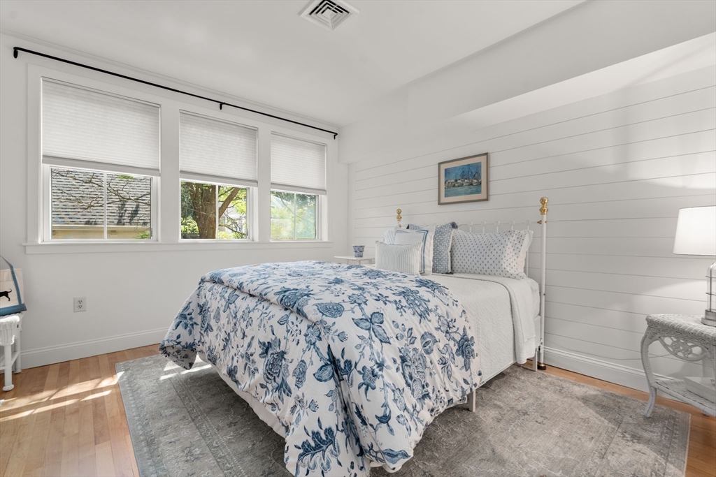 Newburyport, Massachusetts, 01950, United States, 3 Bedrooms Bedrooms, ,3 BathroomsBathrooms,Residential,For Sale,1918140