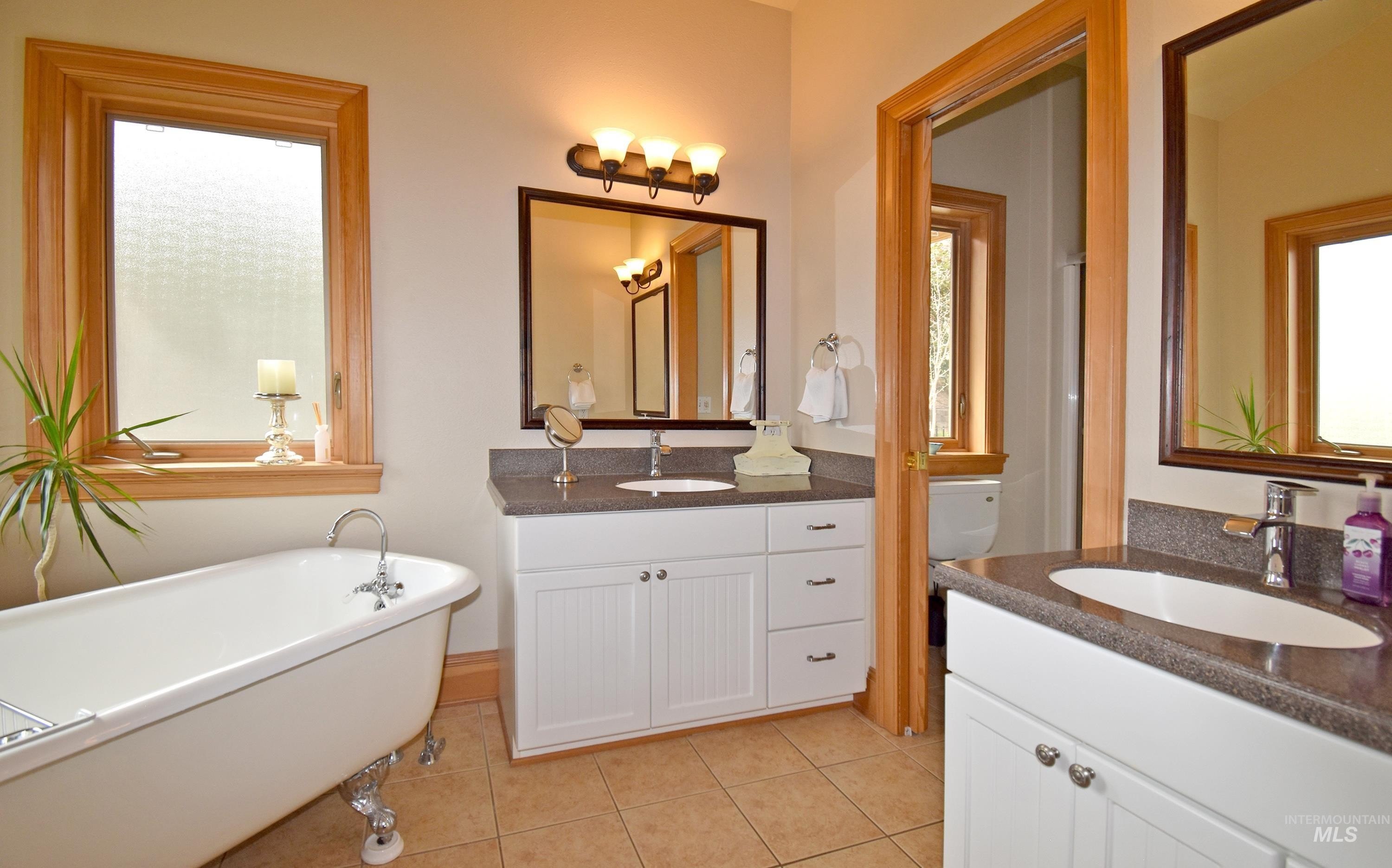 Asotin, Washington, 99402, United States, 3 Bedrooms Bedrooms, ,3 BathroomsBathrooms,Residential,For Sale,1942718