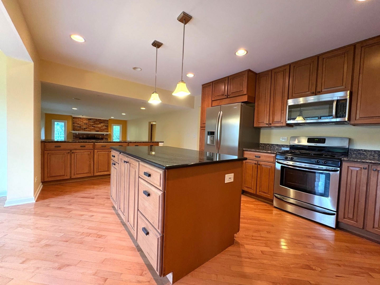 Naperville, Illinois, 60563, United States, 4 Bedrooms Bedrooms, ,3 BathroomsBathrooms,Residential,For Sale,1961191