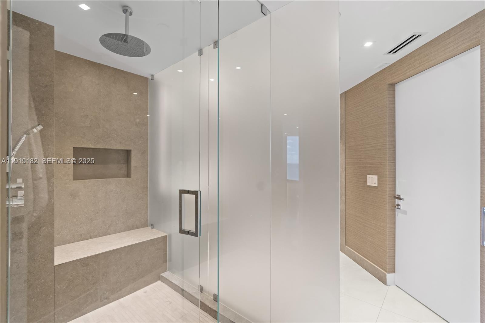 Miami Beach, Florida, 33140, United States, 5 Bedrooms Bedrooms, ,5 BathroomsBathrooms,Residential,For Sale,1997515