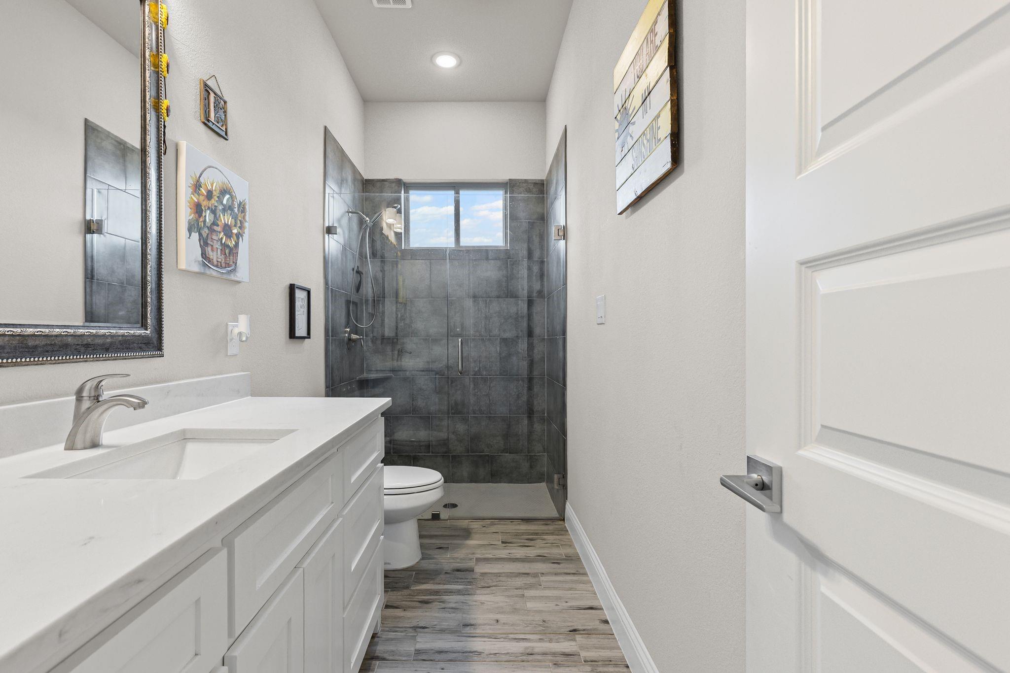 Leonard, Texas, 75452, United States, 4 Bedrooms Bedrooms, ,3 BathroomsBathrooms,Residential,For Sale,1980079