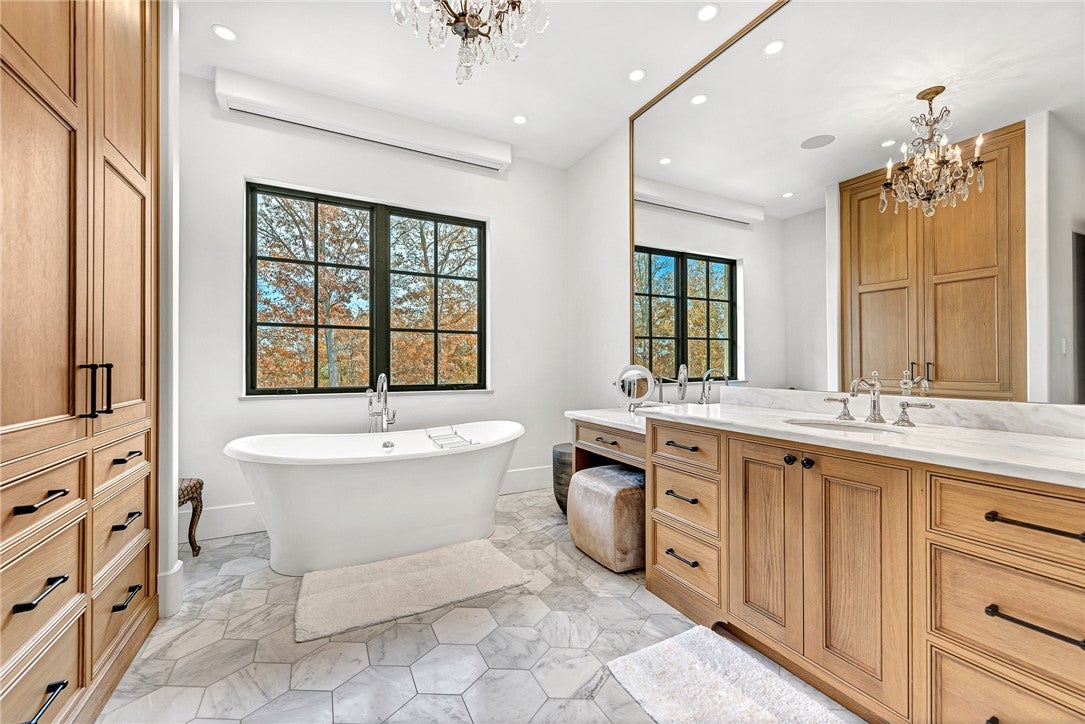 Fayetteville, Arkansas, 72704, United States, 4 Bedrooms Bedrooms, ,5 BathroomsBathrooms,Residential,For Sale,1993299