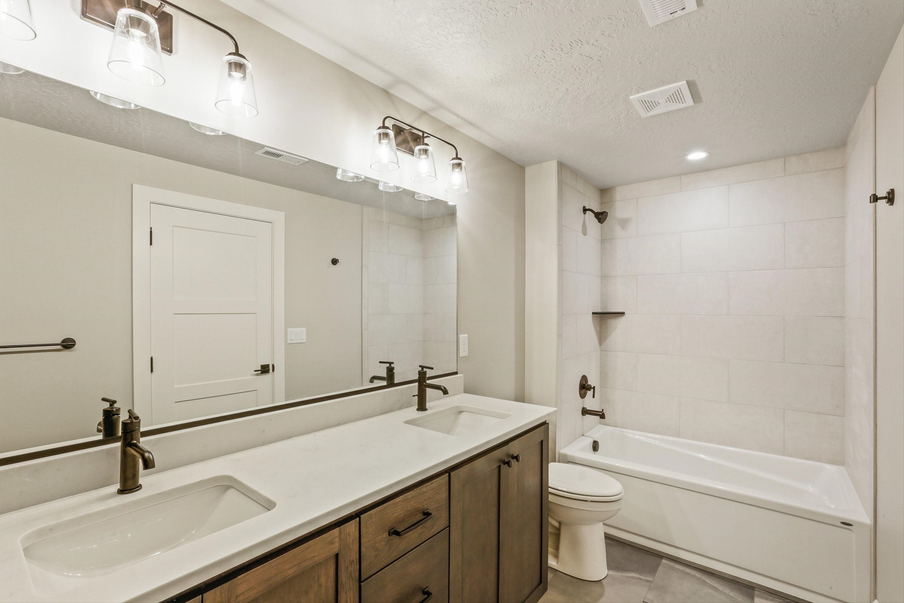 Spokane, Washington, 99223, United States, 5 Bedrooms Bedrooms, ,4 BathroomsBathrooms,Residential,For Sale,1999672