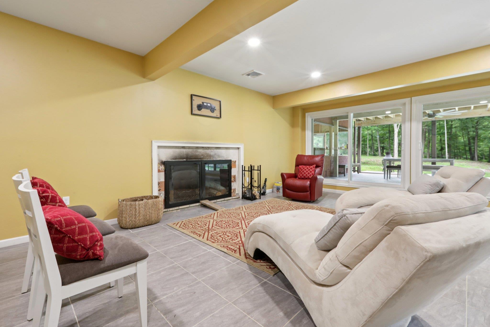 New City, New York, 10956, United States, 2 Bedrooms Bedrooms, ,3 BathroomsBathrooms,Residential,For Sale,1928184