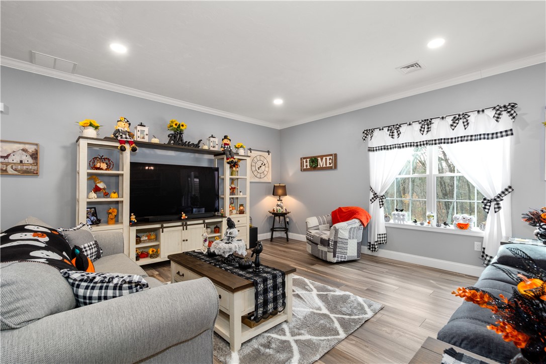 Burrillville, Rhode Island, 02858, United States, 3 Bedrooms Bedrooms, ,2 BathroomsBathrooms,Residential,For Sale,1991043