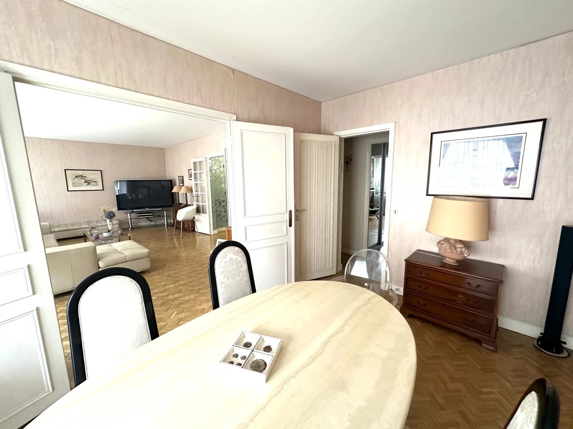 Le Vésinet, Île-de-France, 78110, FR, 3 Bedrooms Bedrooms, ,4 BathroomsBathrooms,Residential,For Sale,1994882