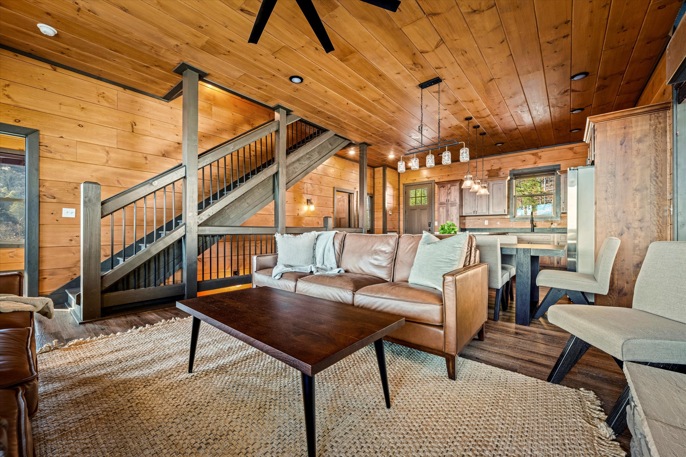 Sevierville, Tennessee, 37876, United States, 5 Bedrooms Bedrooms, ,6 BathroomsBathrooms,Residential,For Sale,1975935