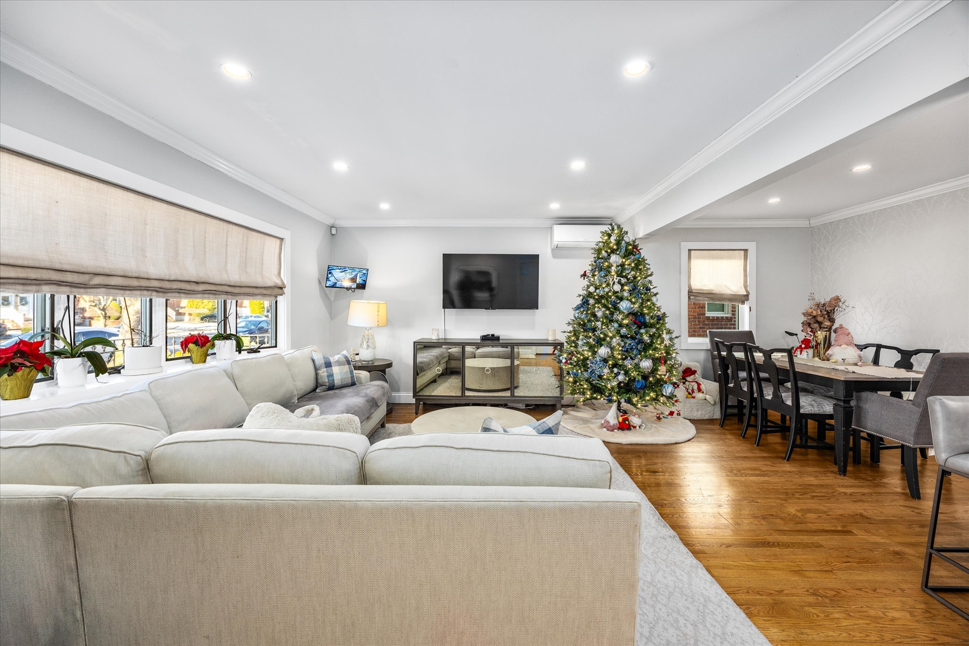 Howard Beach, New York, 11414, United States, 6 Bedrooms Bedrooms, ,2 BathroomsBathrooms,Residential,For Sale,2005661