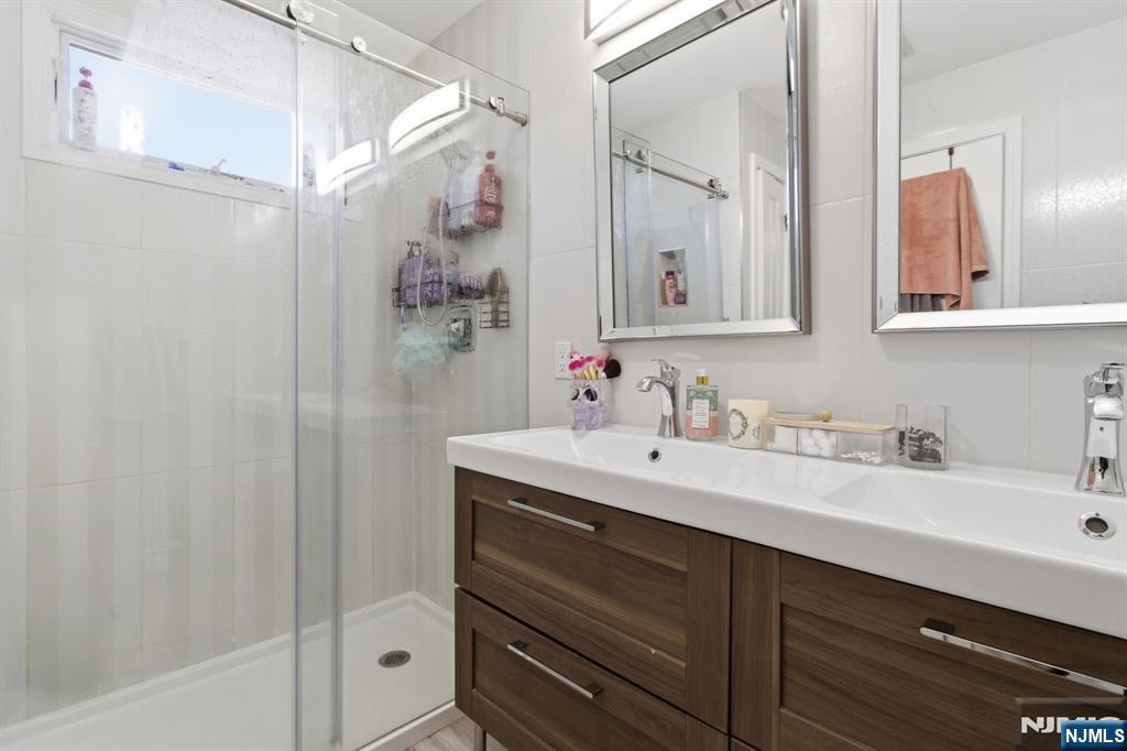 Kearny, New Jersey, 07032, United States, 6 Bedrooms Bedrooms, ,5 BathroomsBathrooms,Residential,For Sale,2032310