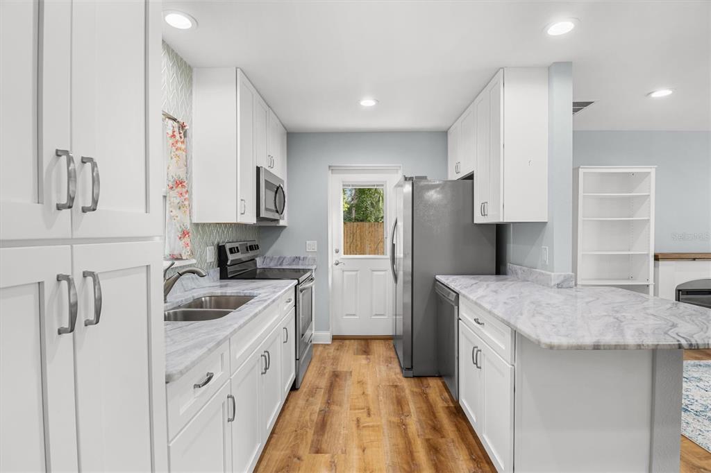 Bartow, Florida, 33830, United States, 3 Bedrooms Bedrooms, ,4 BathroomsBathrooms,Residential,For Sale,2002035