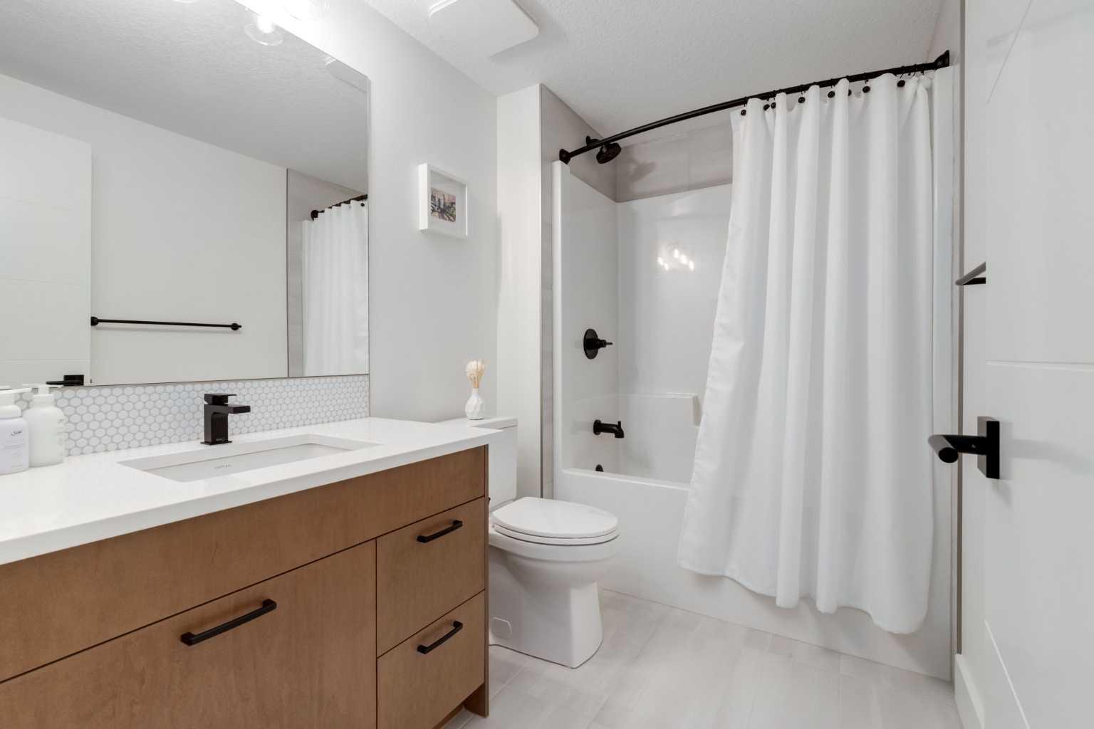 HERITAGE POINTE, Alberta, T1S 4K5, CA, 5 Bedrooms Bedrooms, ,5 BathroomsBathrooms,Residential,For Sale,1837461