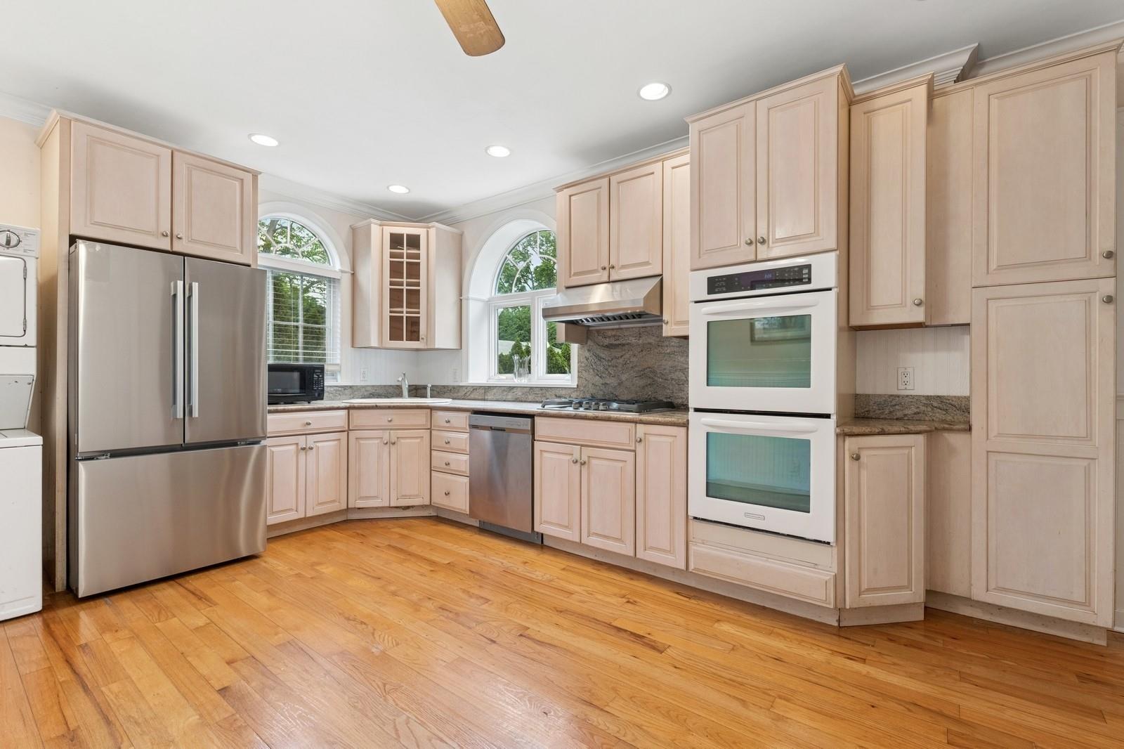Bay Shore, New York, 11706, United States, 4 Bedrooms Bedrooms, ,3 BathroomsBathrooms,Residential,For Sale,1836669