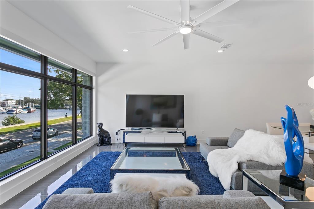 Tampa, Florida, 33606, United States, 4 Bedrooms Bedrooms, ,3 BathroomsBathrooms,Residential,For Sale,1998120