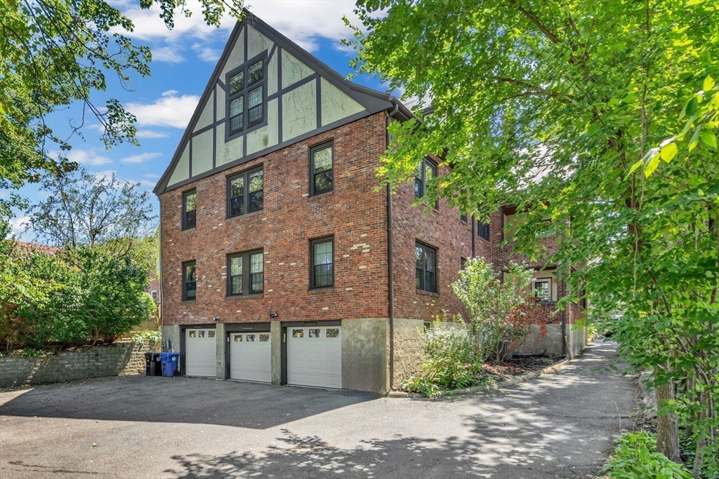 Brookline, Massachusetts, 02446, United States, 6 Bedrooms Bedrooms, ,4 BathroomsBathrooms,Residential,For Sale,1921291