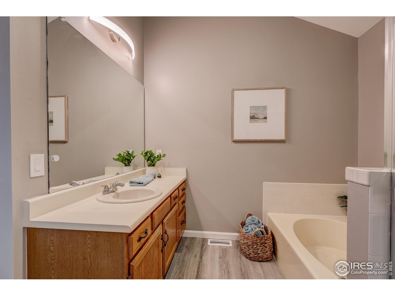 Fort Collins, Colorado, 80526, United States, 3 Bedrooms Bedrooms, ,3 BathroomsBathrooms,Residential,For Sale,2005389