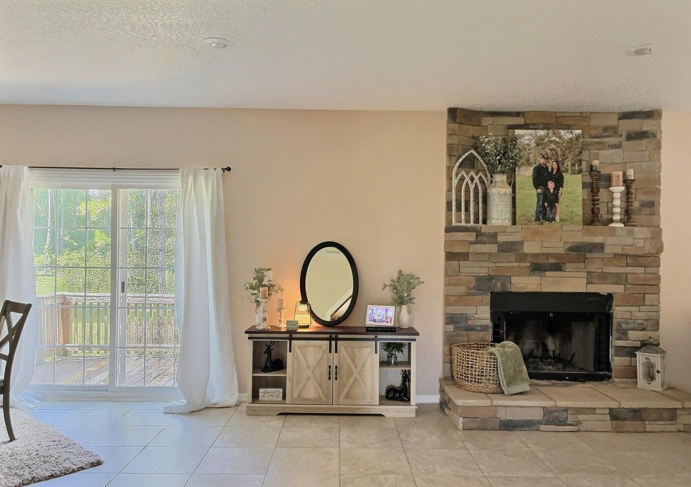 Hawthorne, Florida, 32640, United States, 5 Bedrooms Bedrooms, ,2 BathroomsBathrooms,Residential,For Sale,1903674