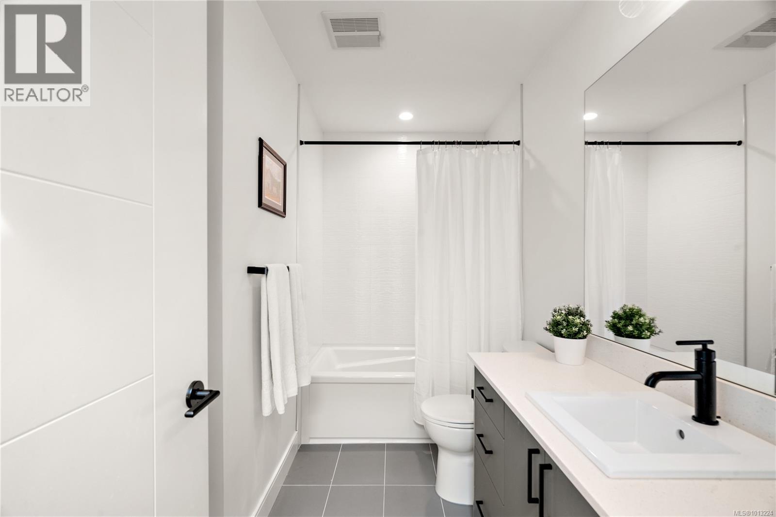 LANGFORD, British Columbia, V9C 0C4, CA, 4 Bedrooms Bedrooms, ,4 BathroomsBathrooms,Residential,For Sale,1946850