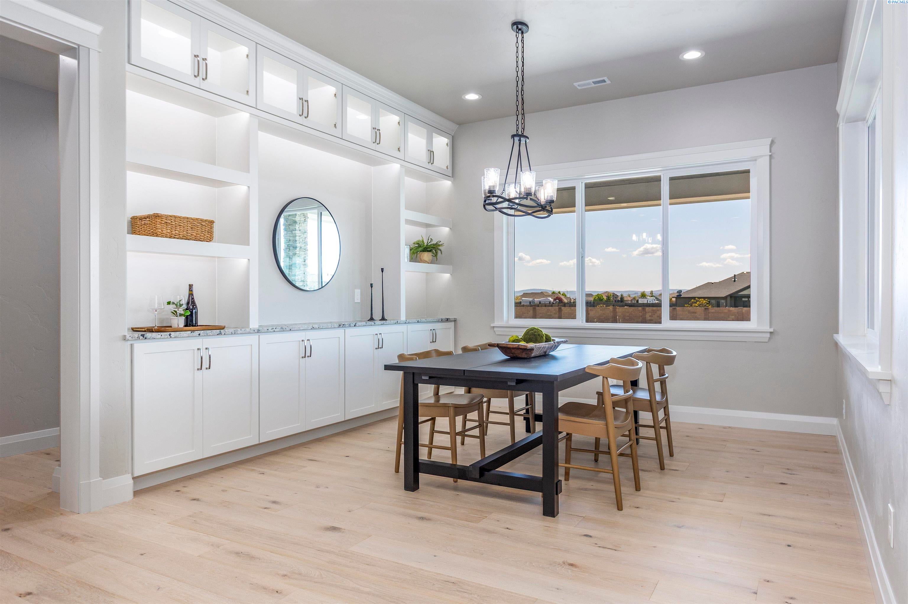 Pasco, Washington, 99301, United States, 4 Bedrooms Bedrooms, ,4 BathroomsBathrooms,Residential,For Sale,1979457