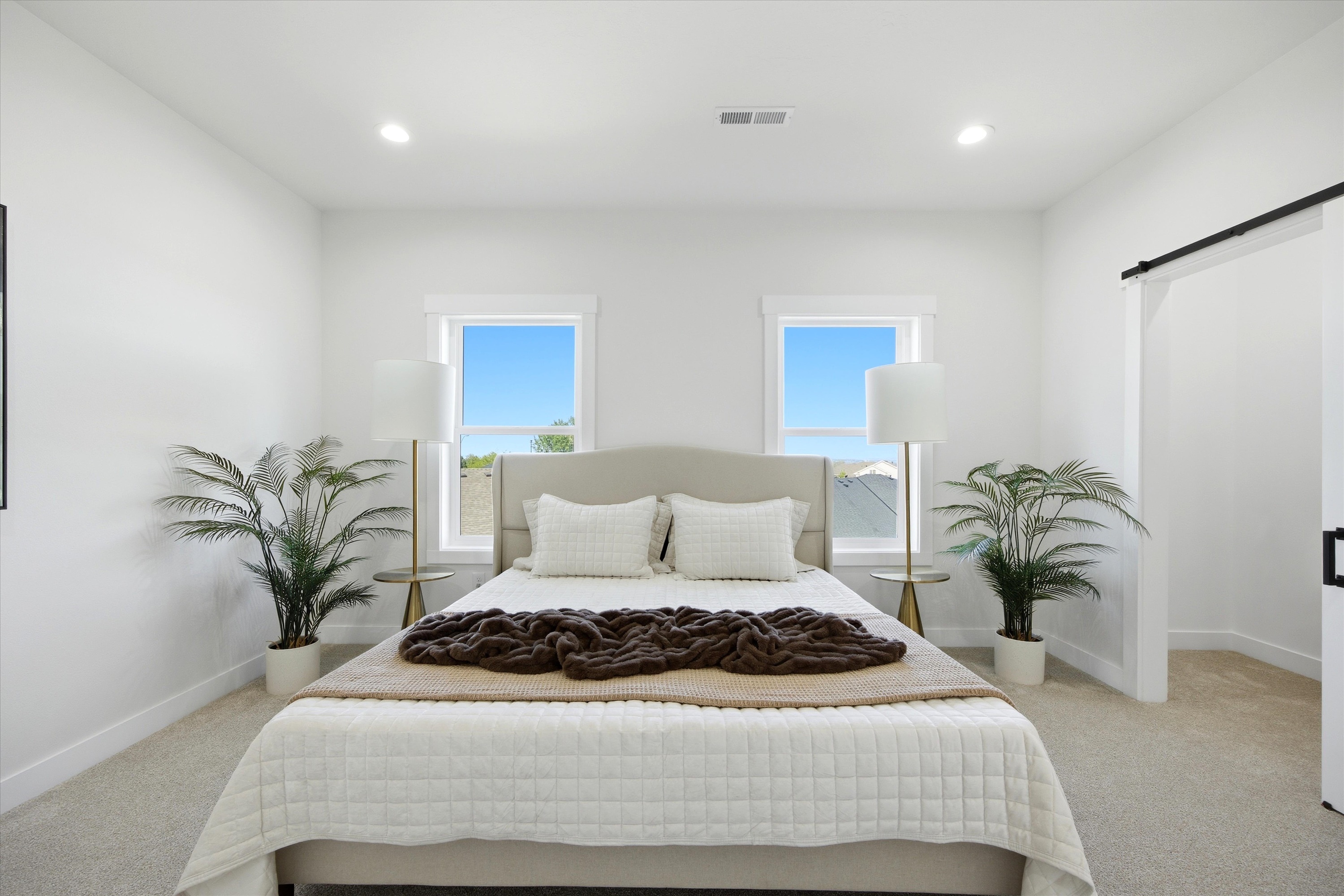  New 5-Bed Home w/ Daylight Basement & 3-Car Garage - 物件實景