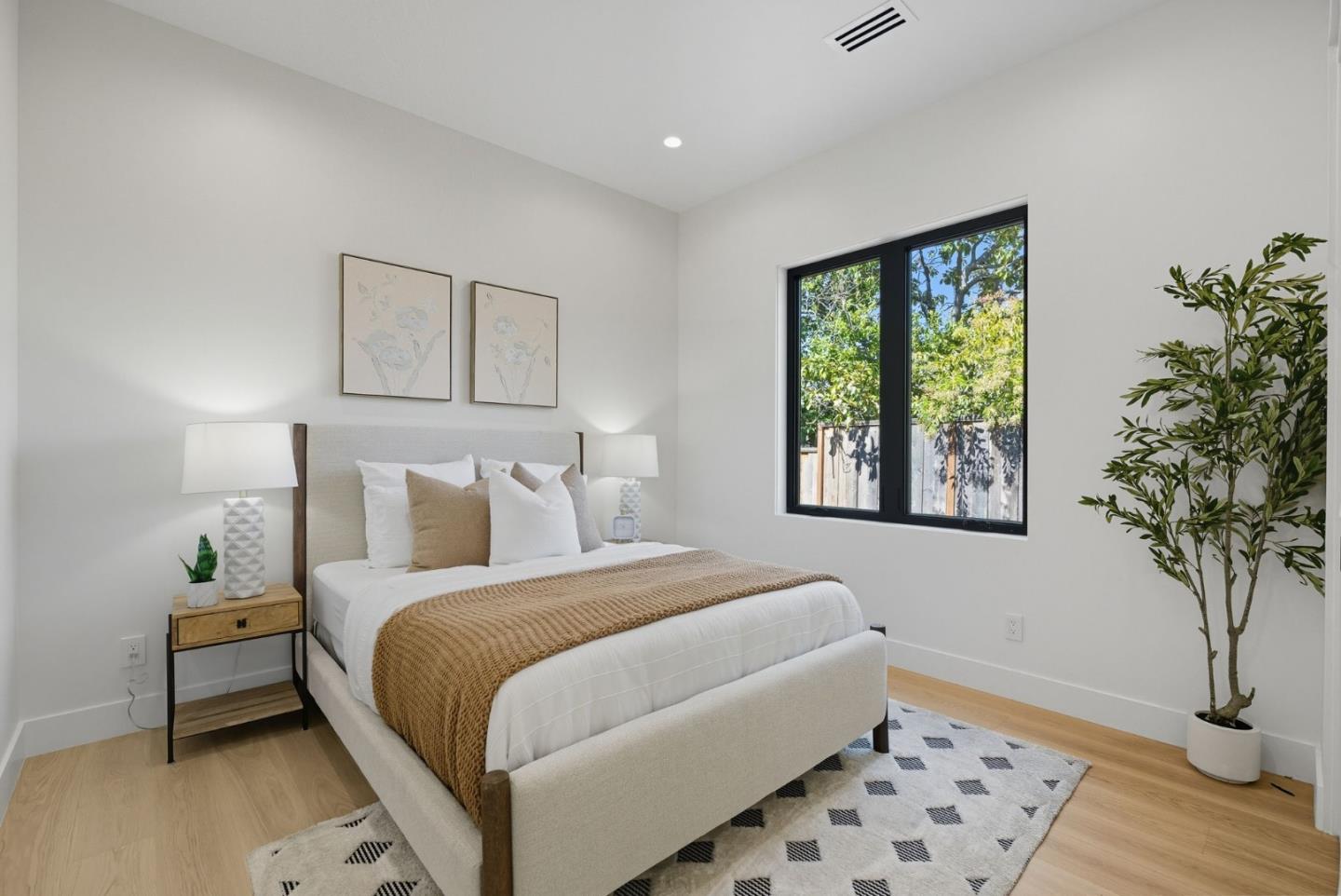 Menlo Park, California, 94025, United States, 6 Bedrooms Bedrooms, ,7 BathroomsBathrooms,Residential,For Sale,1947482