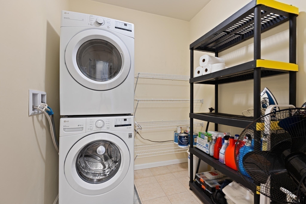 Braintree, Massachusetts, 02184, United States, 2 Bedrooms Bedrooms, ,2 BathroomsBathrooms,Residential,For Sale,1938636