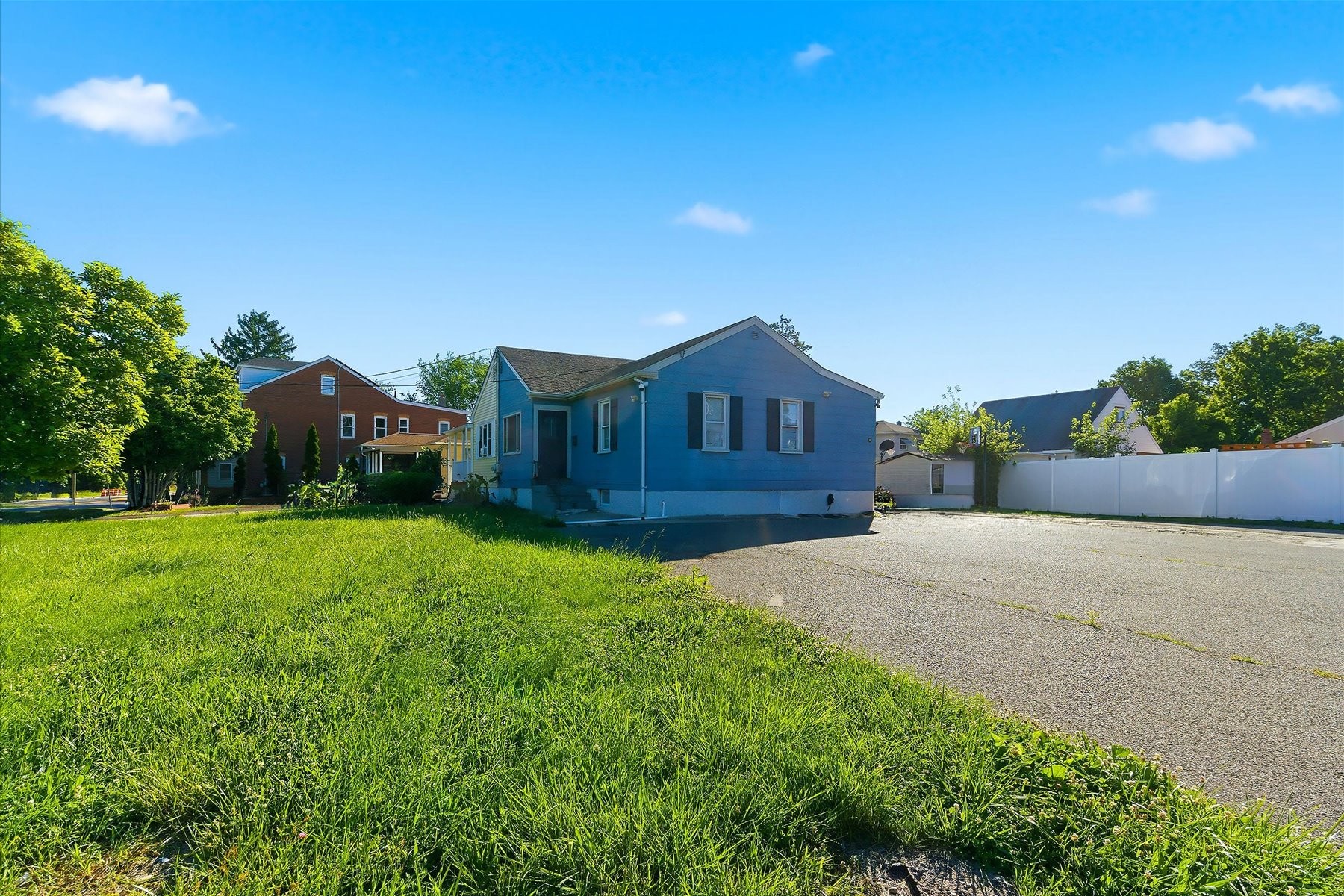  1708 Princeton Ave, Lawrence - 物件實景