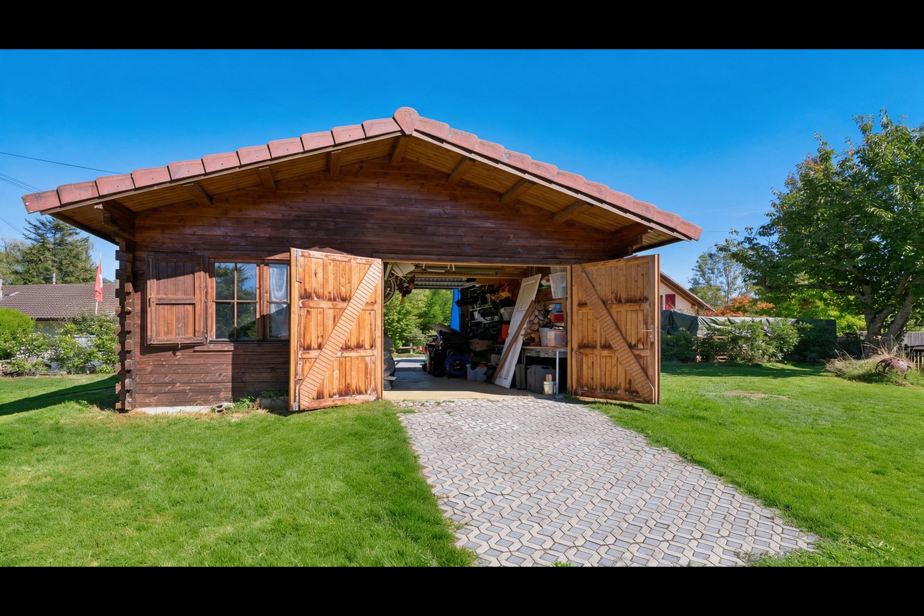  Detached villa on a 2,915 m² lot, with significant solar gains and impeccable en - 物件實景