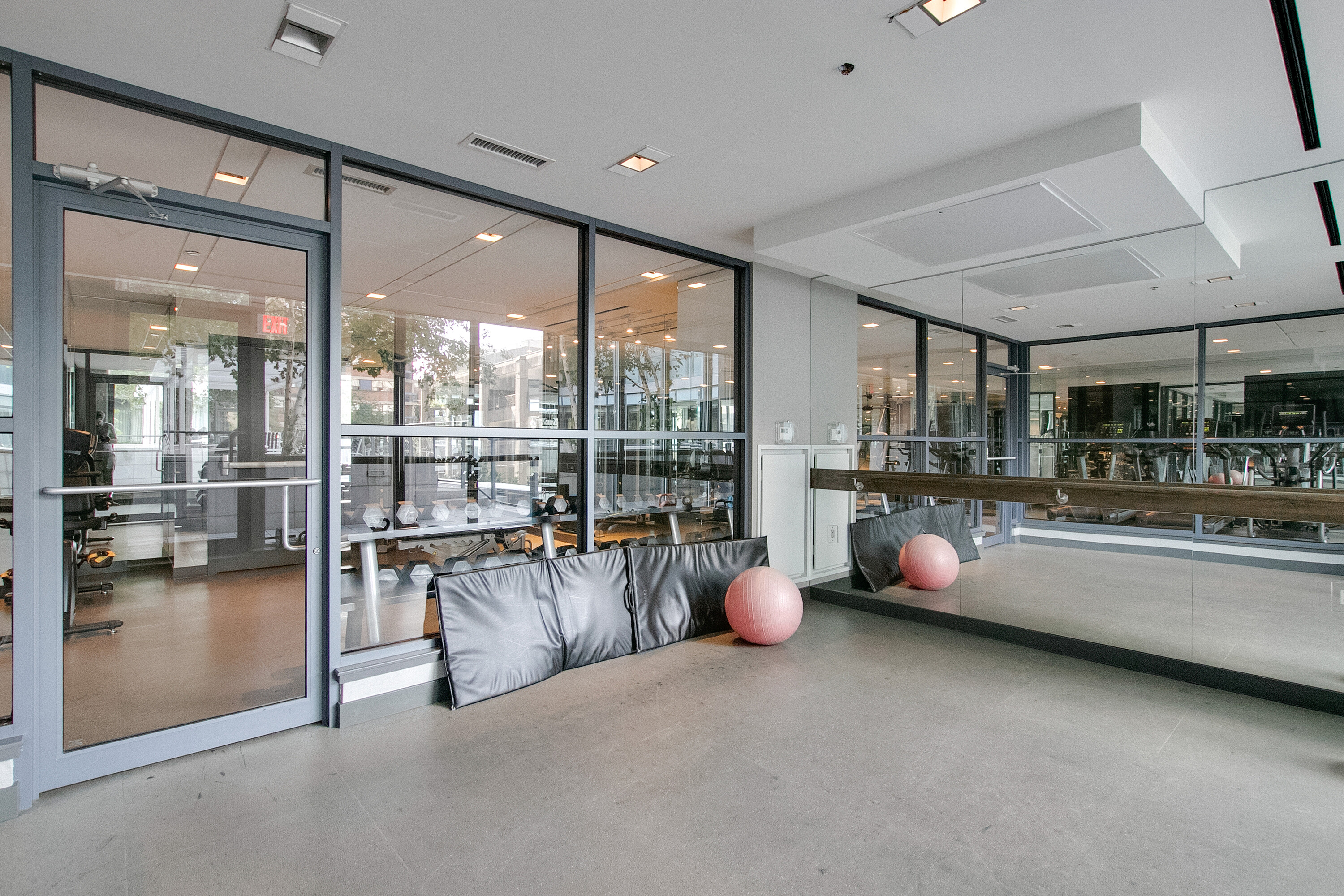  210 Simcoe Street - 物件實景