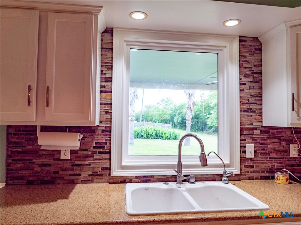 Victoria, Texas, 77905, United States, 5 Bedrooms Bedrooms, ,4 BathroomsBathrooms,Residential,For Sale,1989033