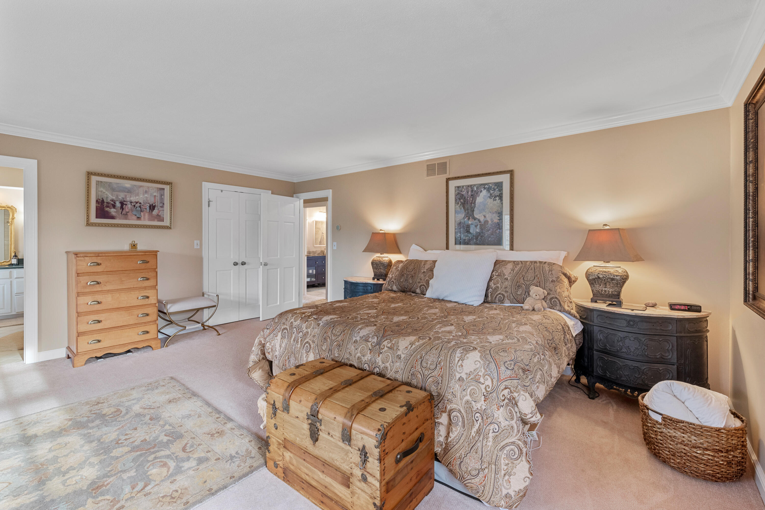 Mequon, Wisconsin, 53092, United States, 4 Bedrooms Bedrooms, ,3 BathroomsBathrooms,Residential,For Sale,1989588