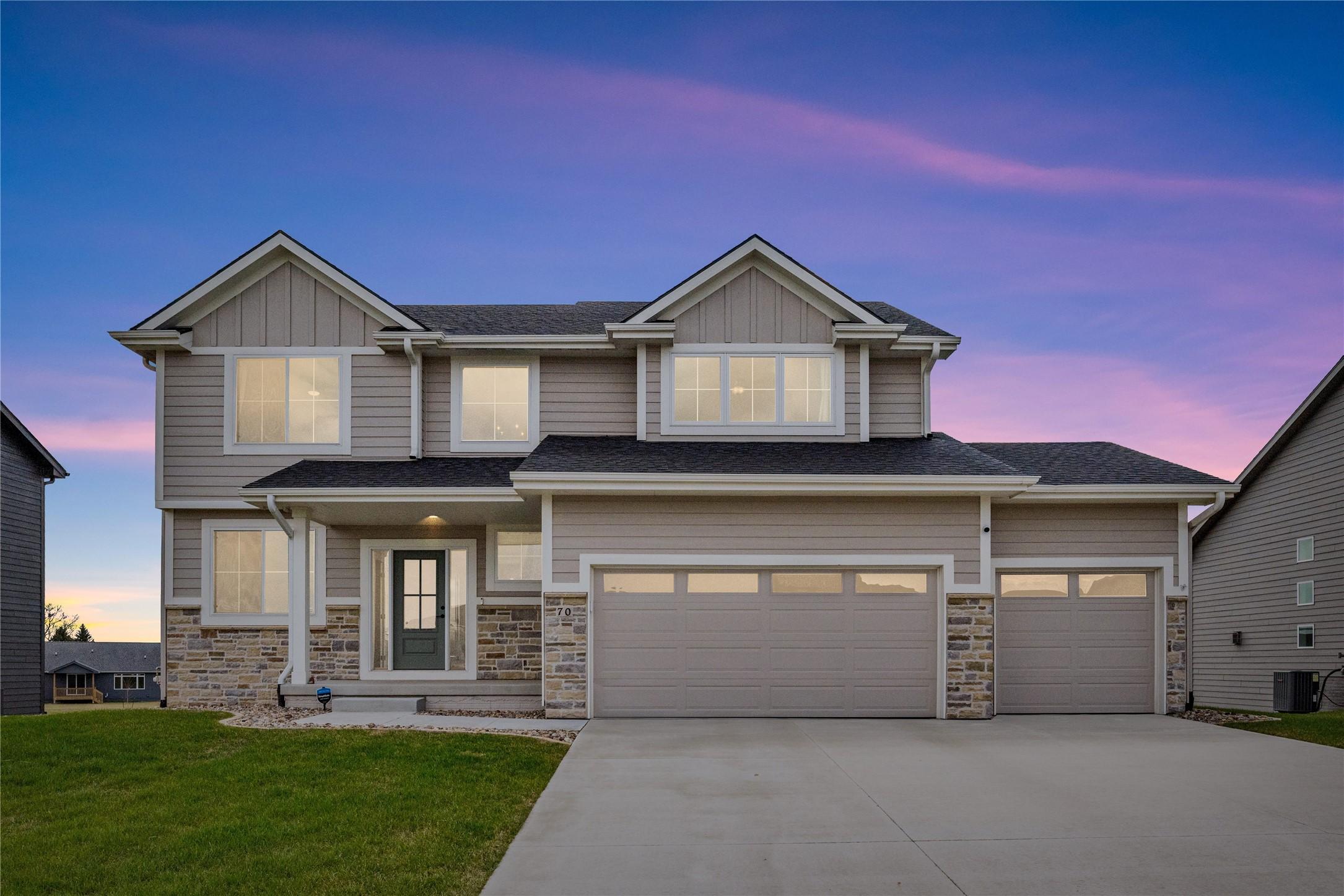 Waukee, Iowa, 50263, United States, 4 Bedrooms Bedrooms, ,3 BathroomsBathrooms,Residential,For Sale,1879799