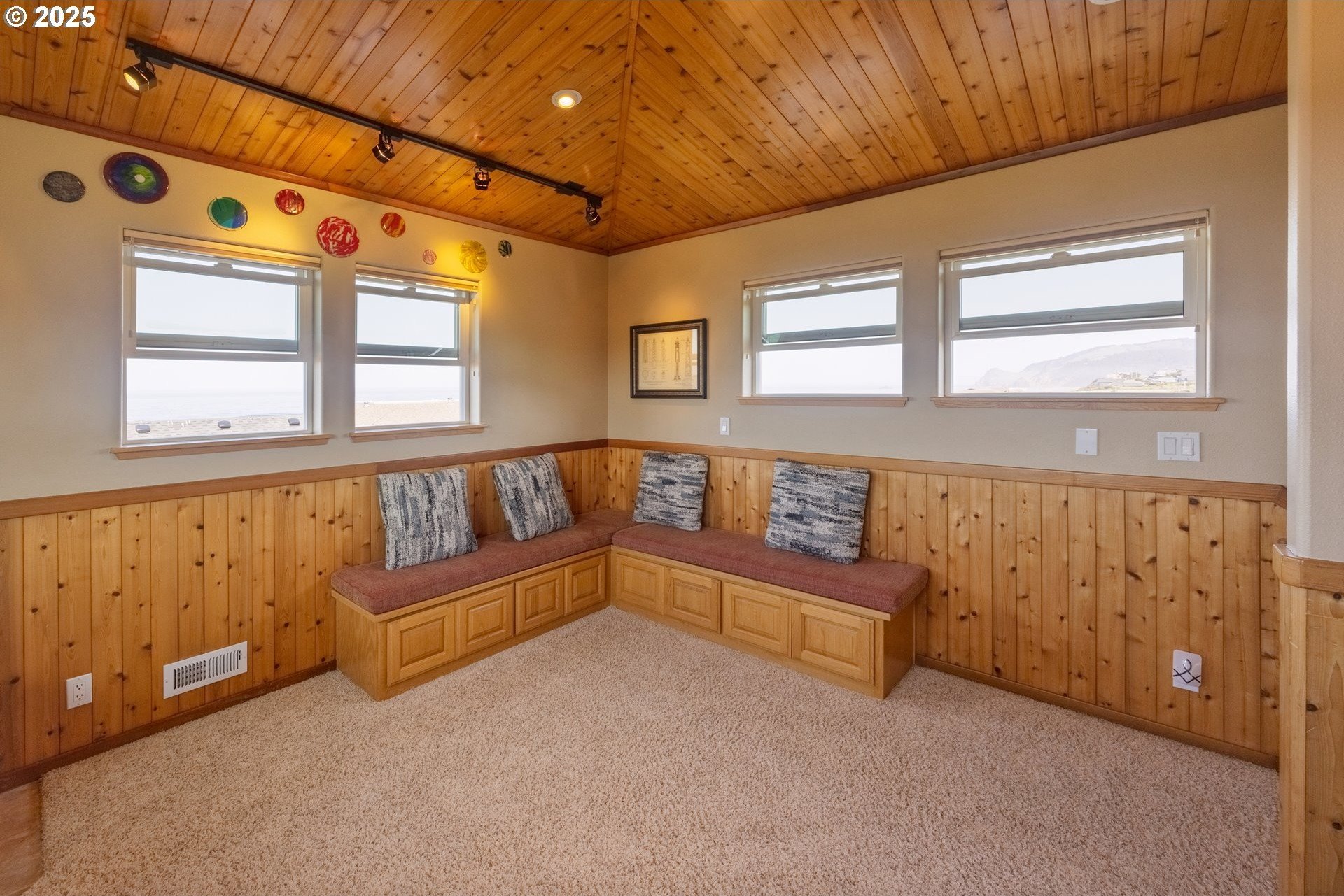 Lincoln City, Oregon, 97367, United States, 4 Bedrooms Bedrooms, ,3 BathroomsBathrooms,Residential,For Sale,1793948