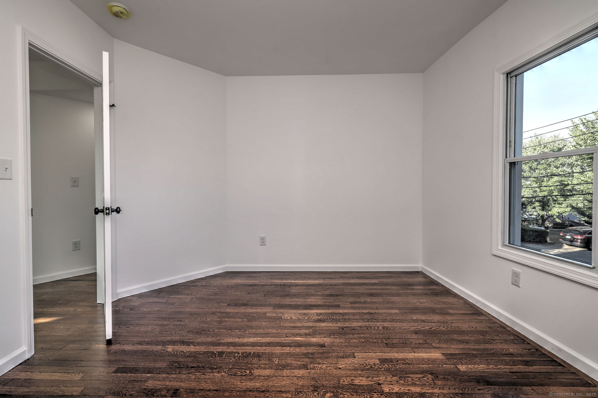 Hamden, Connecticut, 06514, United States, 8 Bedrooms Bedrooms, ,3 BathroomsBathrooms,Residential,For Sale,1940598