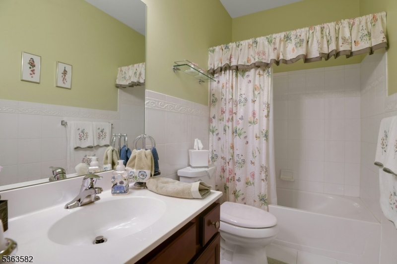 Jackson Twp., New Jersey, 08527, United States, 3 Bedrooms Bedrooms, ,2 BathroomsBathrooms,Residential,For Sale,1849721