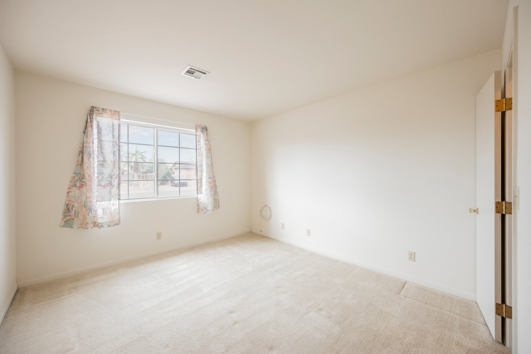  Rare Half Acre Opportunity in Henderson HOA, RV Hookups, Endless Potential - 物件實景