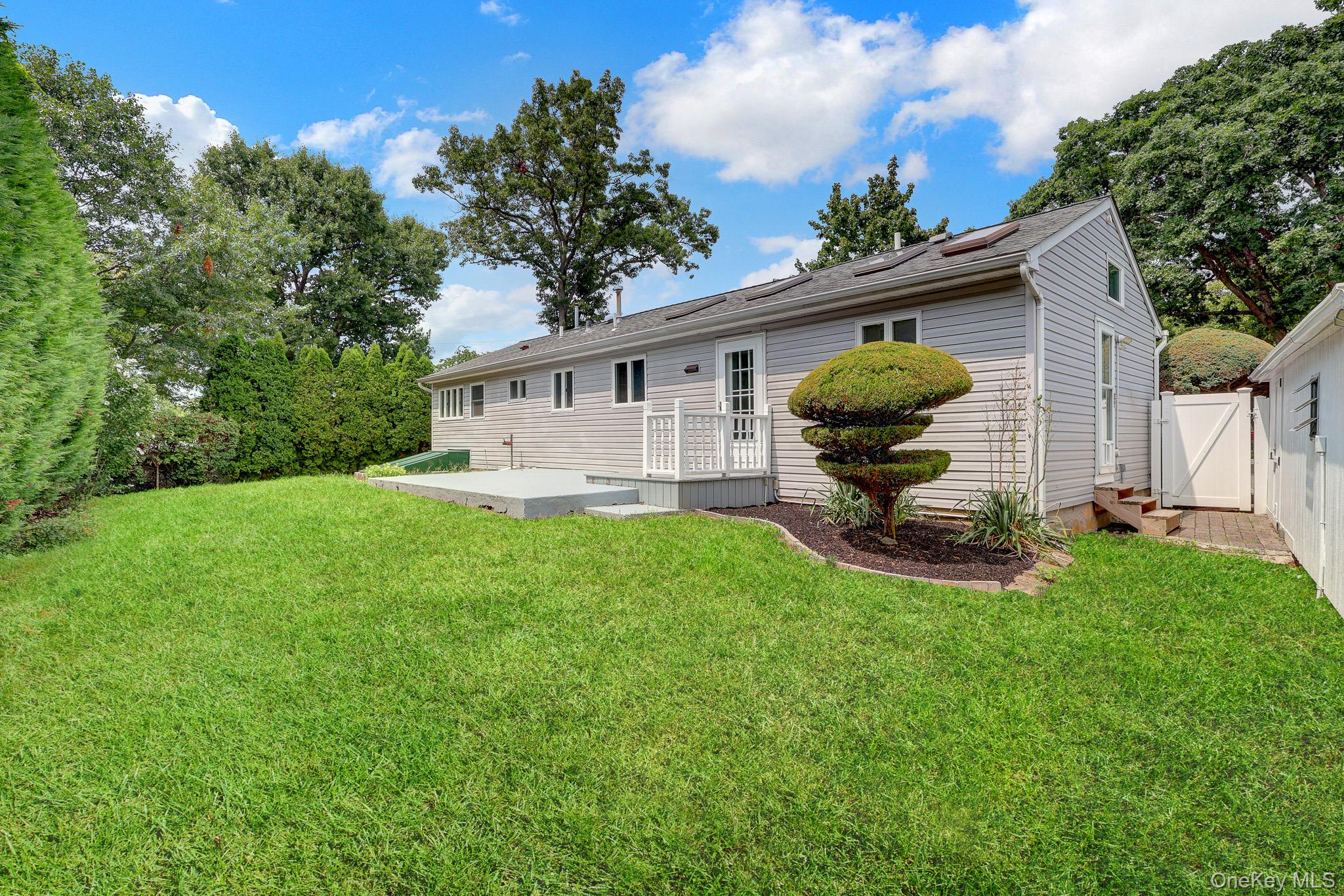  466 W 4th Street, West Islip, NY, 11795 - 物件實景