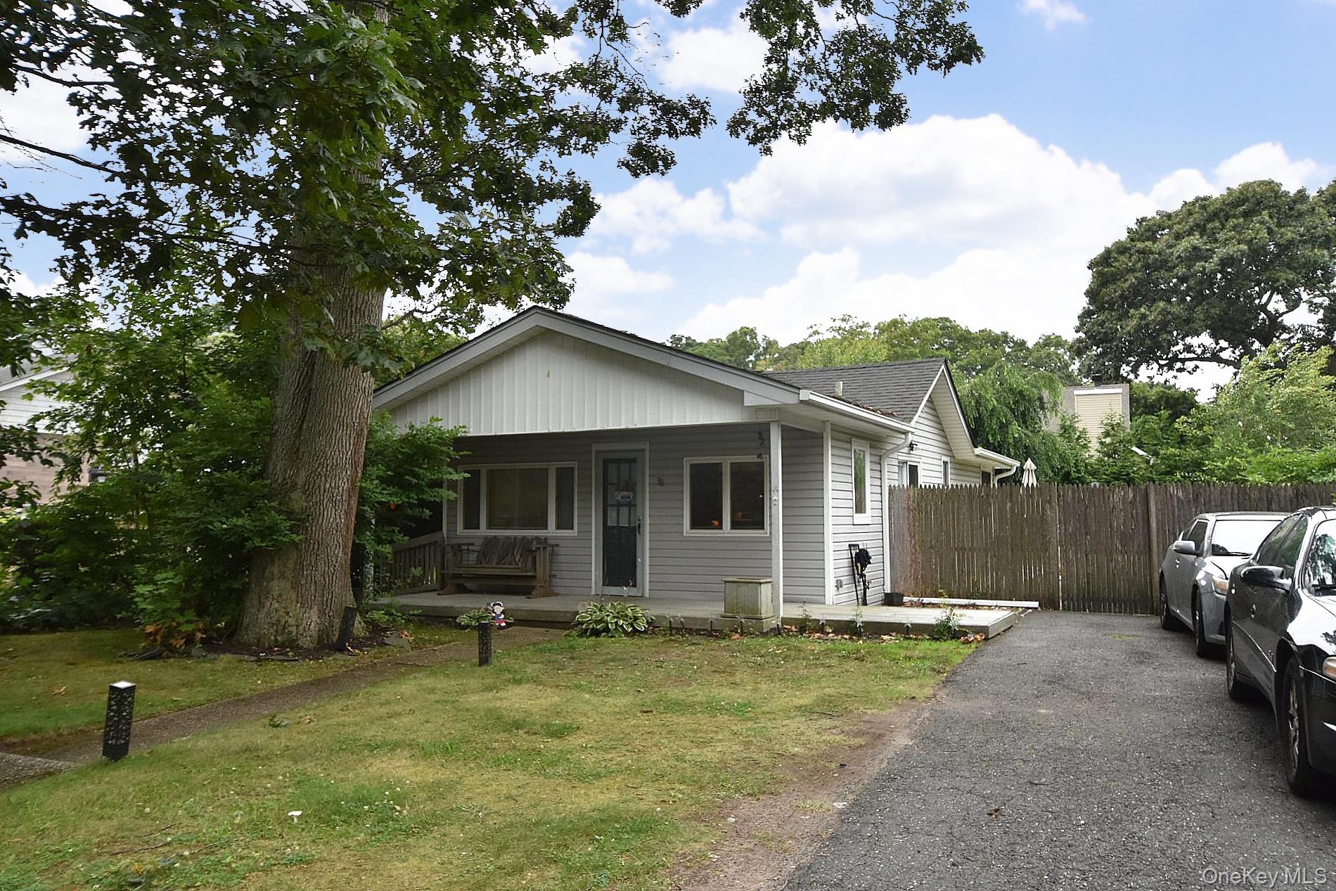 Balaton Ave, Ronkonkoma, NY 11779