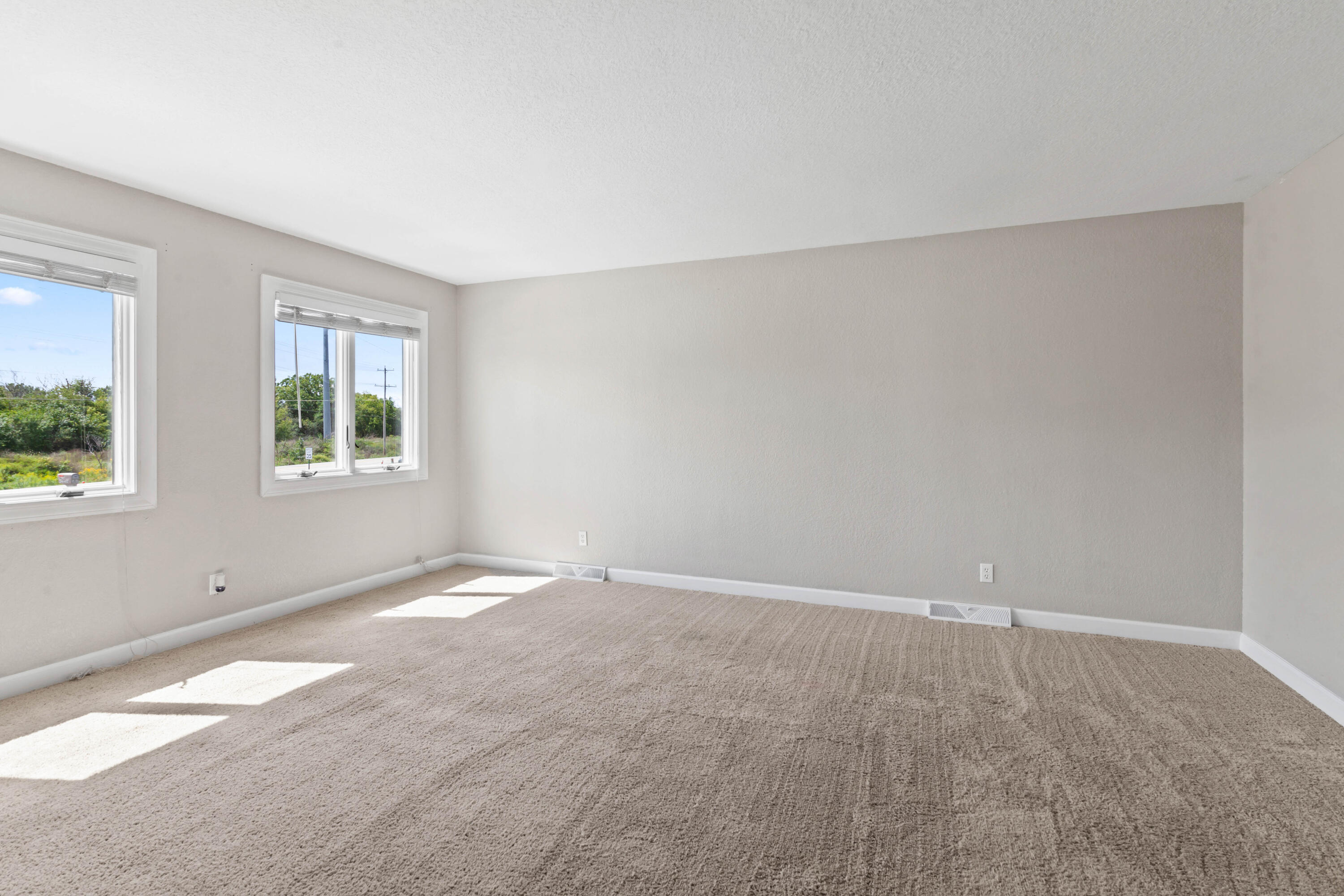 Delafield, Wisconsin, 53072, United States, 3 Bedrooms Bedrooms, ,2 BathroomsBathrooms,Residential,For Sale,1927266