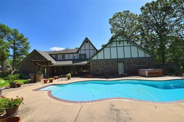 Tahlequah, Oklahoma, 74464, United States, 4 Bedrooms Bedrooms, ,4 BathroomsBathrooms,Residential,For Sale,1975818