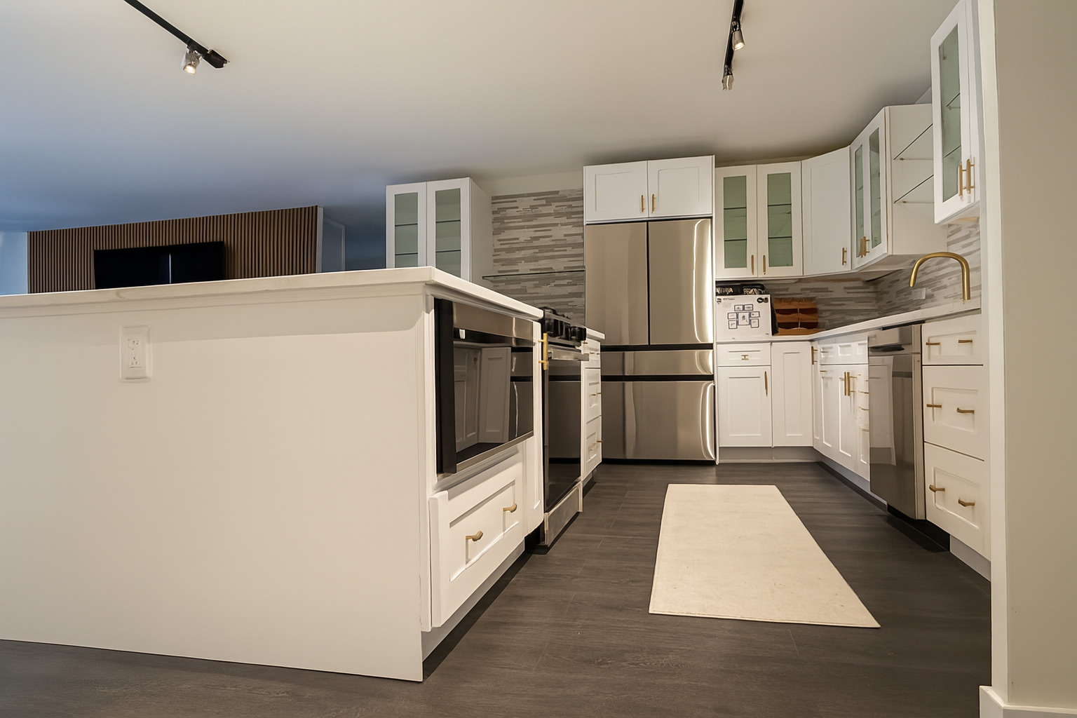 Chicago, Illinois, 60611, United States, 3 Bedrooms Bedrooms, ,2 BathroomsBathrooms,Residential,For Sale,1977866