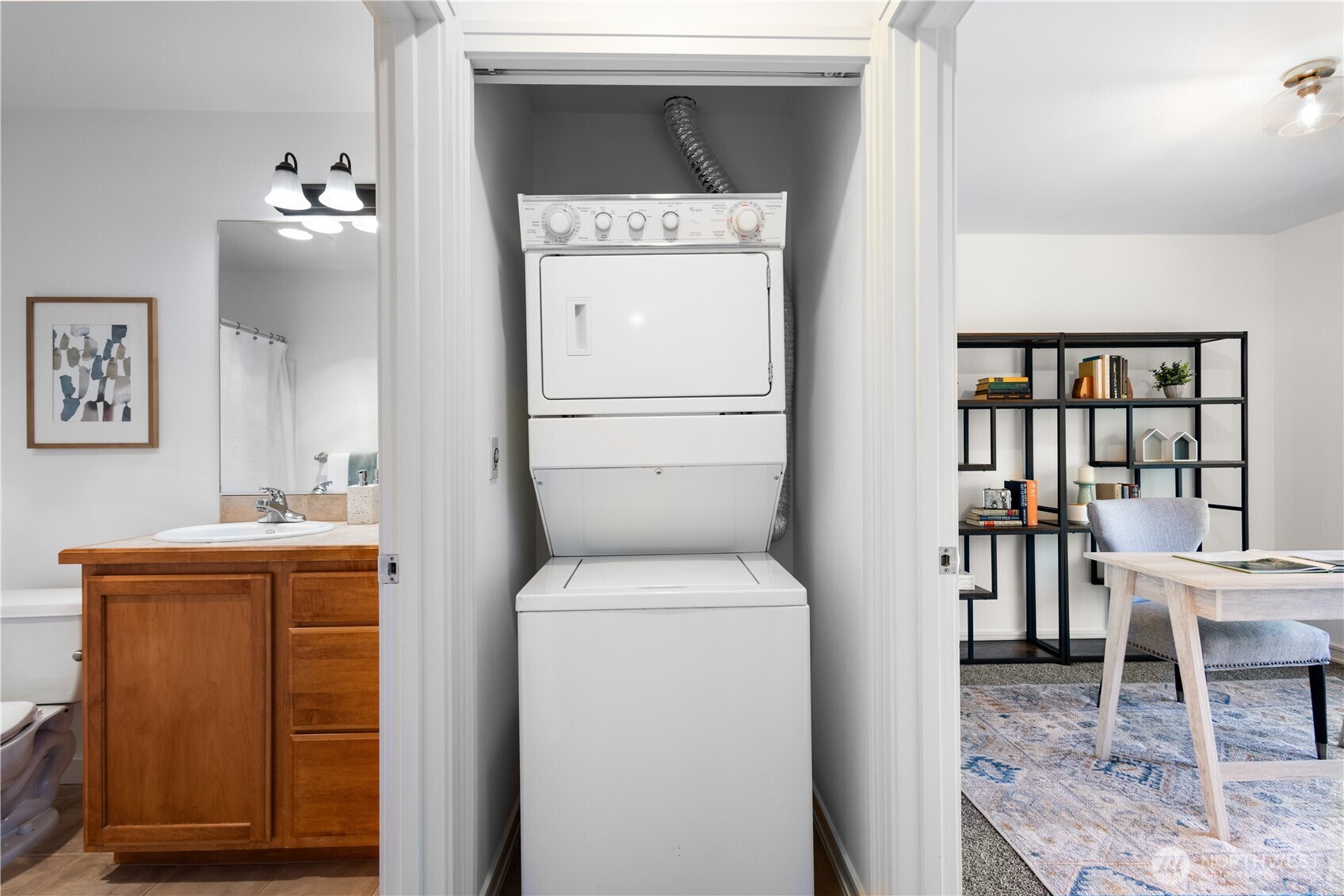 Seattle, Washington, 98199, United States, 2 Bedrooms Bedrooms, ,1 BathroomBathrooms,Residential,For Sale,1997029