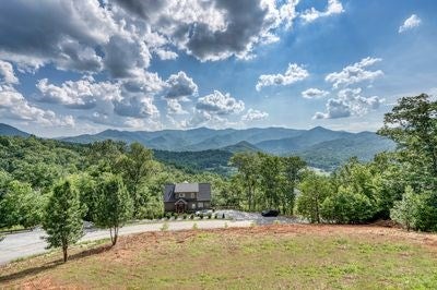 Hiawassee, Georgia, 30546, United States, 3 Bedrooms Bedrooms, ,4 BathroomsBathrooms,Residential,For Sale,1933523