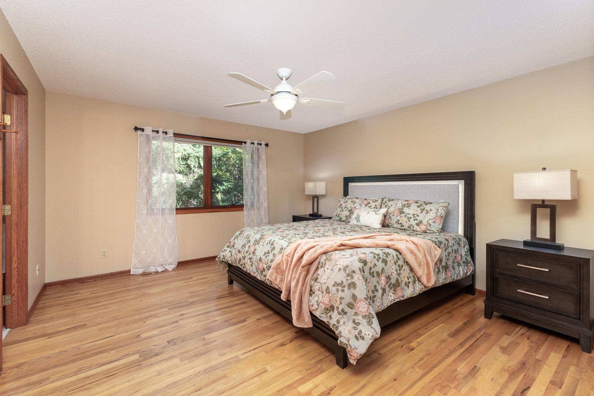 Lakeville, Minnesota, 55044, United States, 4 Bedrooms Bedrooms, ,3 BathroomsBathrooms,Residential,For Sale,1963667