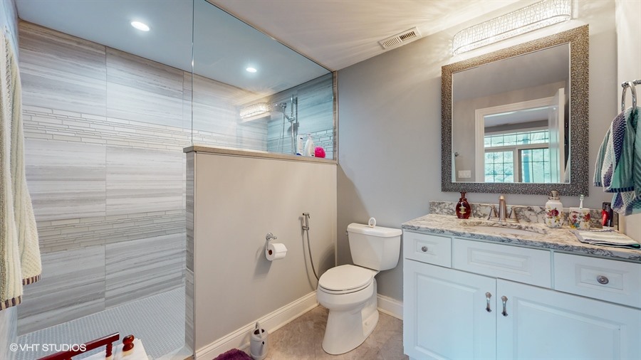 Lakewood, Illinois, 60014, United States, 5 Bedrooms Bedrooms, ,5 BathroomsBathrooms,Residential,For Sale,1980516