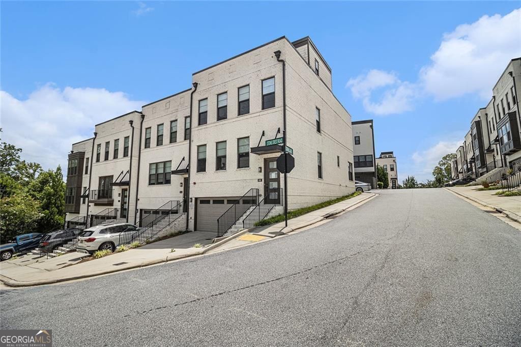 Atlanta, Georgia, 30324, United States, 4 Bedrooms Bedrooms, ,5 BathroomsBathrooms,Residential,For Sale,1909913