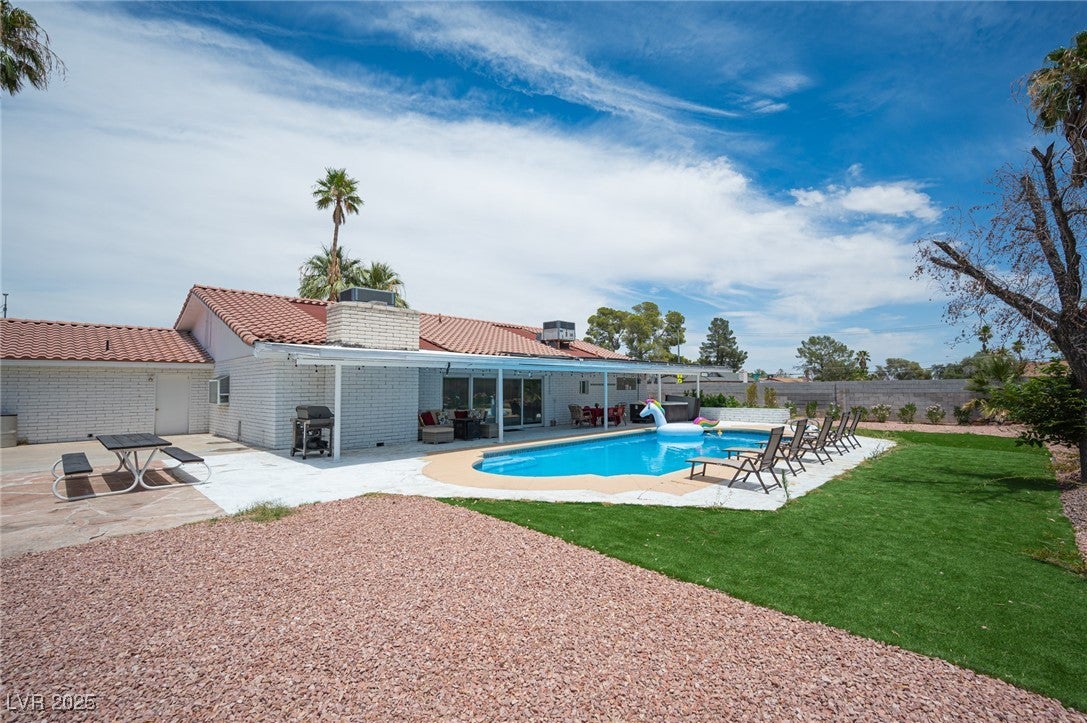 Las Vegas, Nevada, 89146, United States, 5 Bedrooms Bedrooms, ,1 BathroomBathrooms,Residential,For Sale,1881777